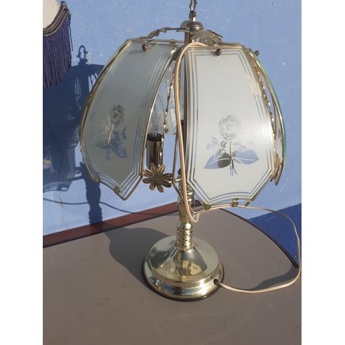 18 - 2 MIXED TABLE LAMPS