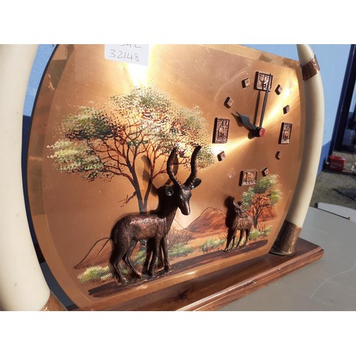 146 - COPPER AFRICAN SCENE CLOCK 18,5
