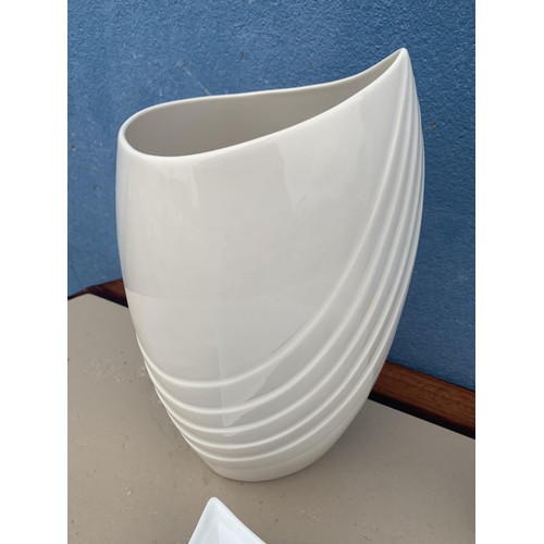 147 - NEWBRIDGE DISH & 2 BELLEEK LIVING VASES