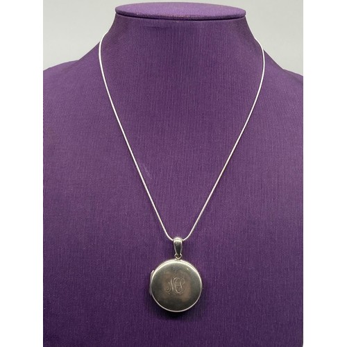 210 - A CIRCULAR SILVER LOCKET ON SILVER CHAIN