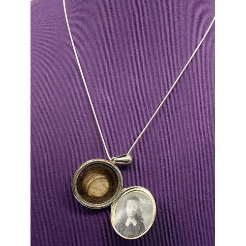 210 - A CIRCULAR SILVER LOCKET ON SILVER CHAIN