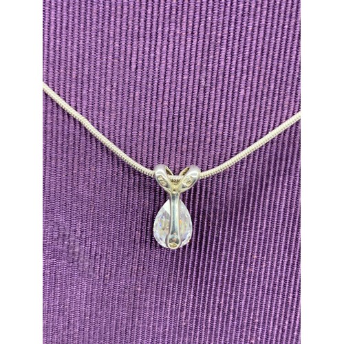 235 - A SILVER NECKLACE WITH CRYSTAL DROP