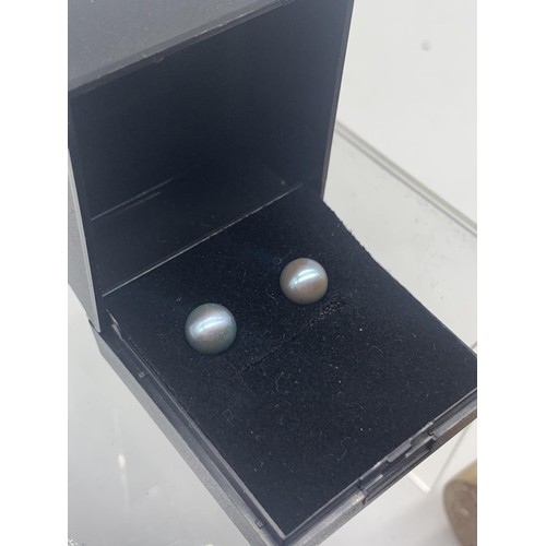 263 - A PAIR OF 18ct GOLD GREY PEARL EARRINGS