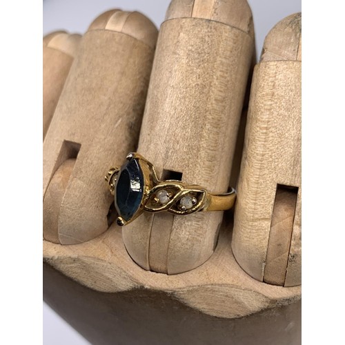 270 - A BEAUTIFUL 14k GOLD SAPPHIRE AND DIAMOND RING 2.5grms