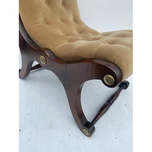 31 - A REGENCY STYLE BUTTON CHAIR