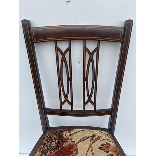 61 - AN EDWARDIAN INLAID INLAID SIDECHAIR ON TAPERING LEG