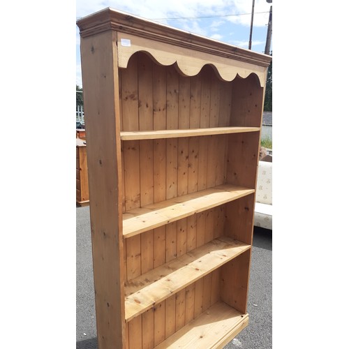 104 - TALL PINE BOOKSHELVES