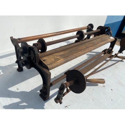 590 - ANTIQUE LOOM