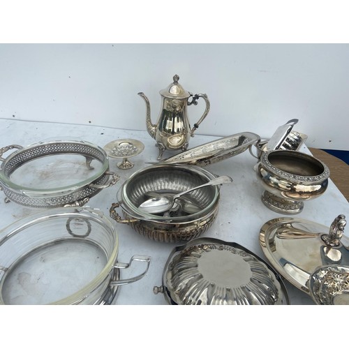 125 - A QUANTITY OF SILVER PLATE WARE