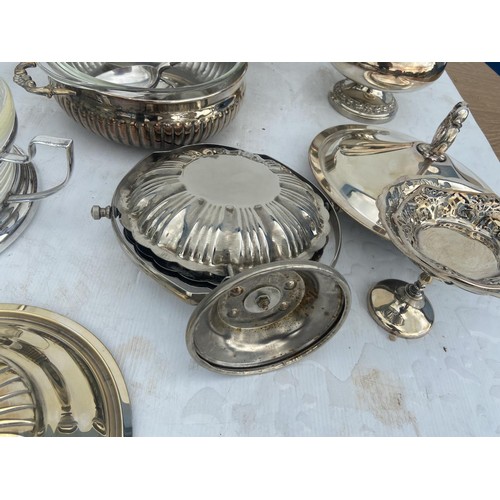 125 - A QUANTITY OF SILVER PLATE WARE