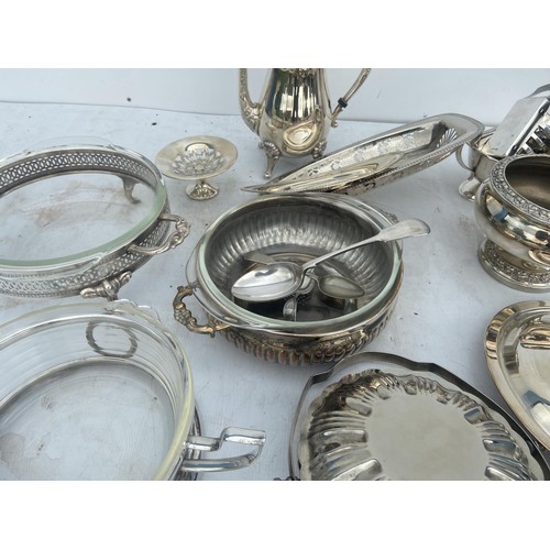 125 - A QUANTITY OF SILVER PLATE WARE