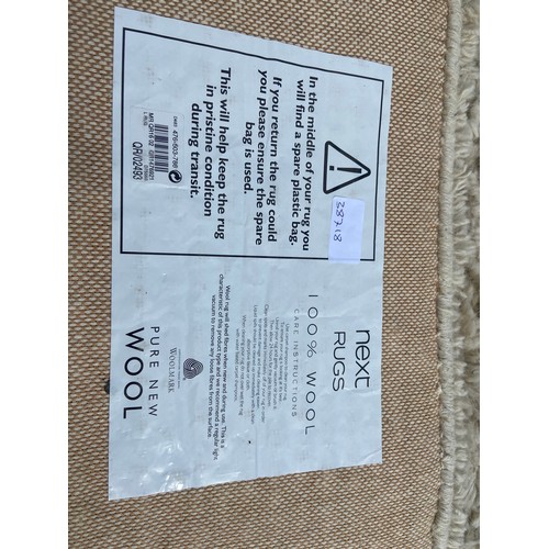 138 - A LARGE WOOLEN RUG 92X69