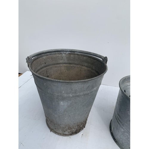 126 - A GALVANISED MOP BUCKET AND BUCKET