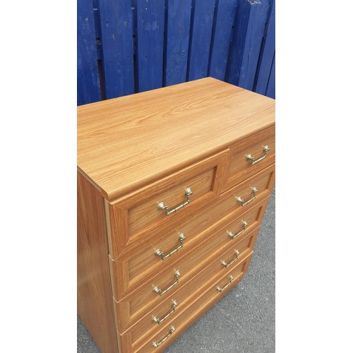 299 - AN OAK FINISHED 2 OVER 4 CHEST OF DRAWERS