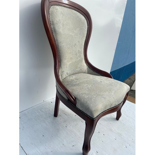 333 - A REPRODUCTION SPOON BACK ARMCHAIR