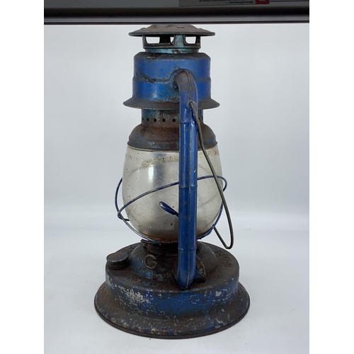 292 - A VINTAGE HURRICANE LAMP