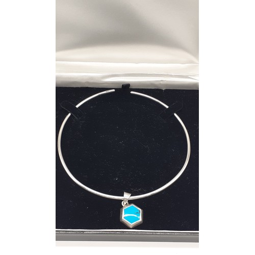 285 - A BOXED DESIGNER COLLAR NECKLACE IN SILVER WITH TURQUOISE PENDANT BOXED