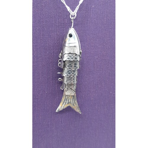 254 - A SILVER MOVEABLE FISH ON A SILVER CHAIN