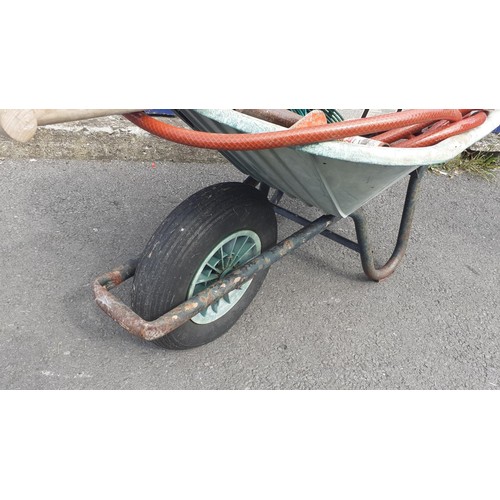 337 - A WHEELBARROW AND ITS CONTENTS