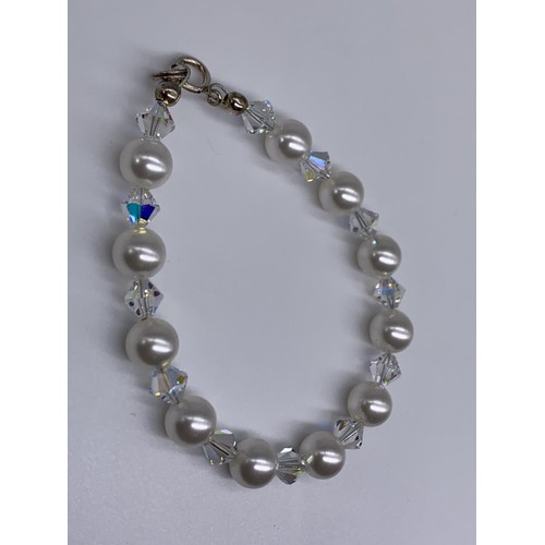 352 - A SILVER FITTING CRYSTAL AND PEARL BRACELET