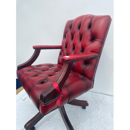 417 - A DEEP BUTTON RED LEATHER CAPTAINS/DESK CHAIR