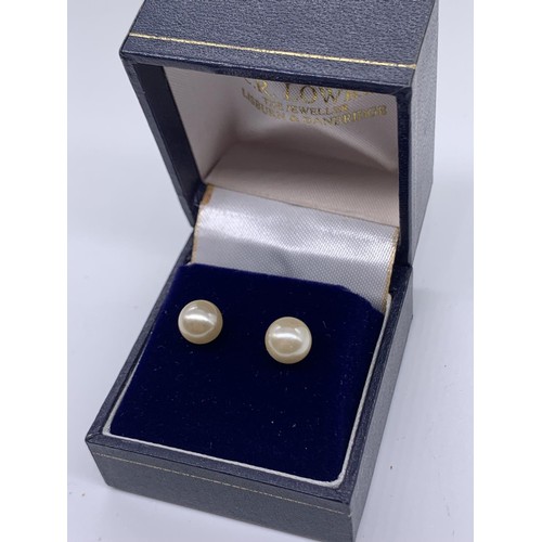 617 - A PAIR OF 9ct GOLD AND PEARL EARRINGS