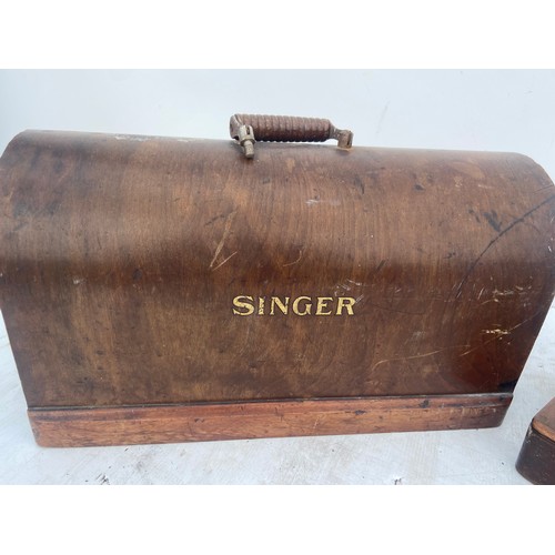 422 - A SINGER SEWING MACHINE