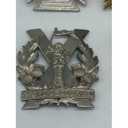 622 - 4 ARMY CAP BADGE