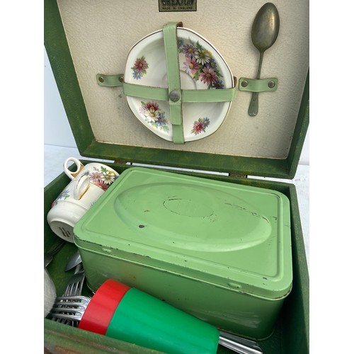 441 - 2 PERSON BREXTON PICNIC SET