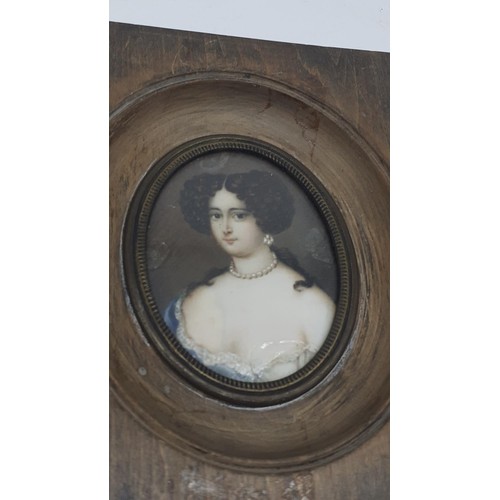 639 - A 19c MINITURE OIL PORTRAIT OF A LADY 3