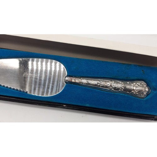 496 - A SILVER HANDLED CAKESLICE BOXED A SILVER MOUNTED UMBRELLA HANDLE & 2 SILVER HANDLED MANICURE ITEMS