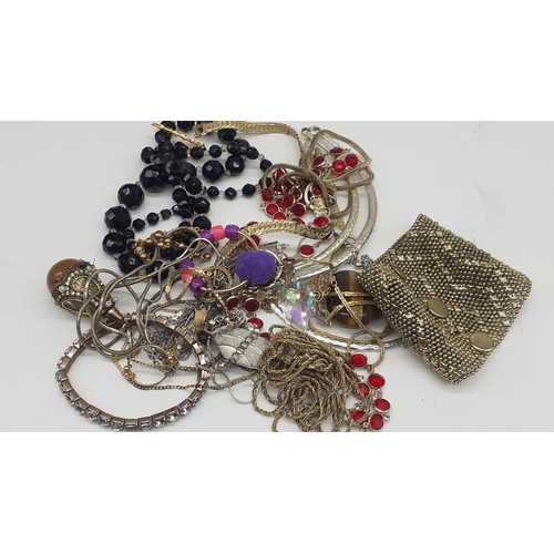 509 - BAG OF MIXED COSTUME JEWELLERY