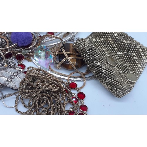 509 - BAG OF MIXED COSTUME JEWELLERY