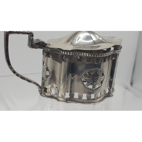 662 - AN ORNATE LARGE  PIERCED SILVER MUSTARD POT (NO LINER) 100grms