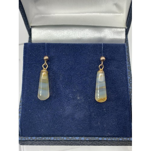 663 - A STUNNING PAIR 9CT POLISHED AGATE EARRINGS