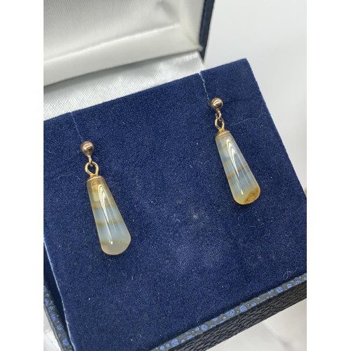 663 - A STUNNING PAIR 9CT POLISHED AGATE EARRINGS