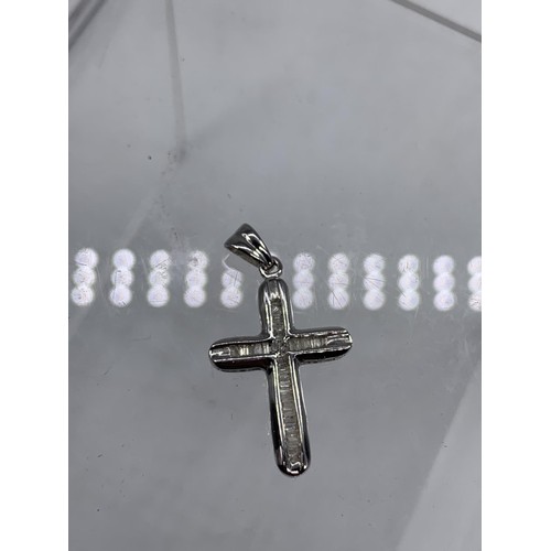 667 - 14CT WHITE GOLD DIAMOND SET CROSS 1.8G