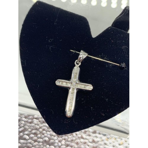 667 - 14CT WHITE GOLD DIAMOND SET CROSS 1.8G