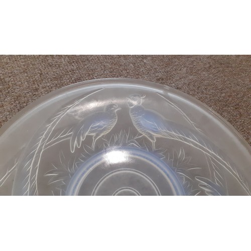 570 - A LALIQUE STYLE GLASS PLATE (PHEASANT)