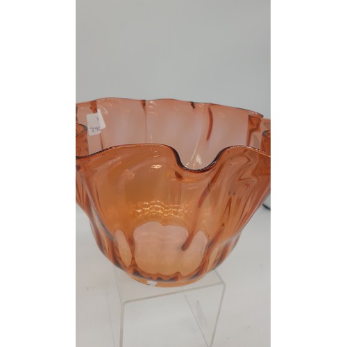 688 - A VICTORIAN AMBER OIL LAMP SHADE