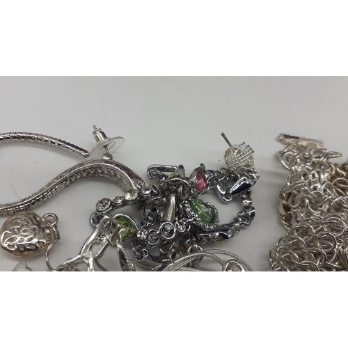 484 - QUANTITY OF COSTUME JEWELLERY