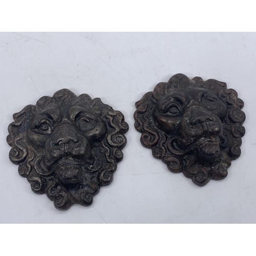 504 - 2 HEAVY BRASS LIONS HEAD MASKS FOR FURNITURE OR DOOR 3