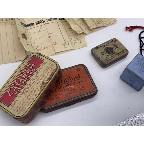 512 - SMALL COLLECTORS LOT TO INCLUDE ANTIQUE FAIR TAG, ADVERTISING TINS & OLD RECIPTS