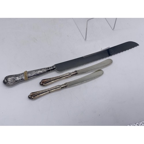 513 - SILVER HANDLED BREAK KNIFE & 2 SILVER HANDLED BUTTER KNIVES