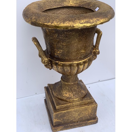 527 - A NEW GILT GRECIAN STYLE URN IN GILT FINISH 31