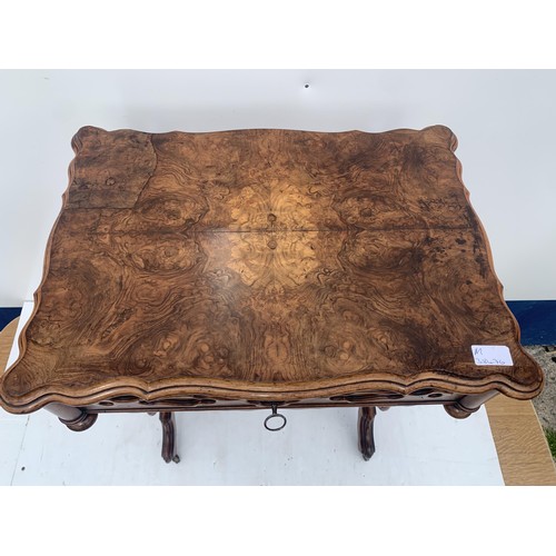 556 - A VICTORIAN BURR WALNUT SEWING TABLE IN BEAUTIFUL CONDITION 21 x 28 x 15