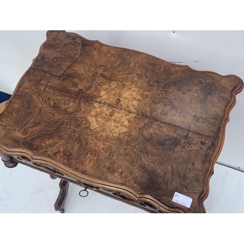 556 - A VICTORIAN BURR WALNUT SEWING TABLE IN BEAUTIFUL CONDITION 21 x 28 x 15