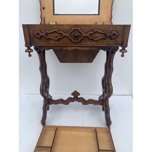 556 - A VICTORIAN BURR WALNUT SEWING TABLE IN BEAUTIFUL CONDITION 21 x 28 x 15