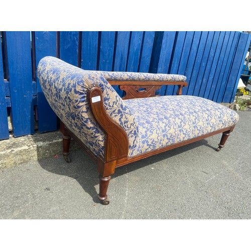 588 - A VICTORIAN CHAISE LONGUE RECOVERED IN A BLUE AND GILT PATTERNED MATERIAL