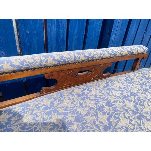 588 - A VICTORIAN CHAISE LONGUE RECOVERED IN A BLUE AND GILT PATTERNED MATERIAL